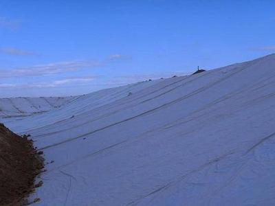 复合土工膜铺设