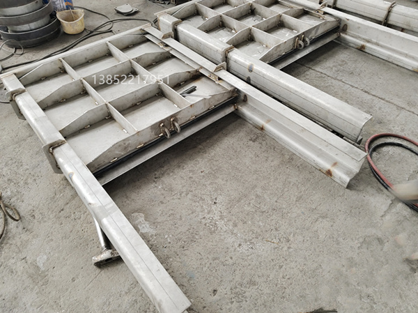 钢制闸门喷锌防腐工艺要点说明(图1) 6546565435.jpg